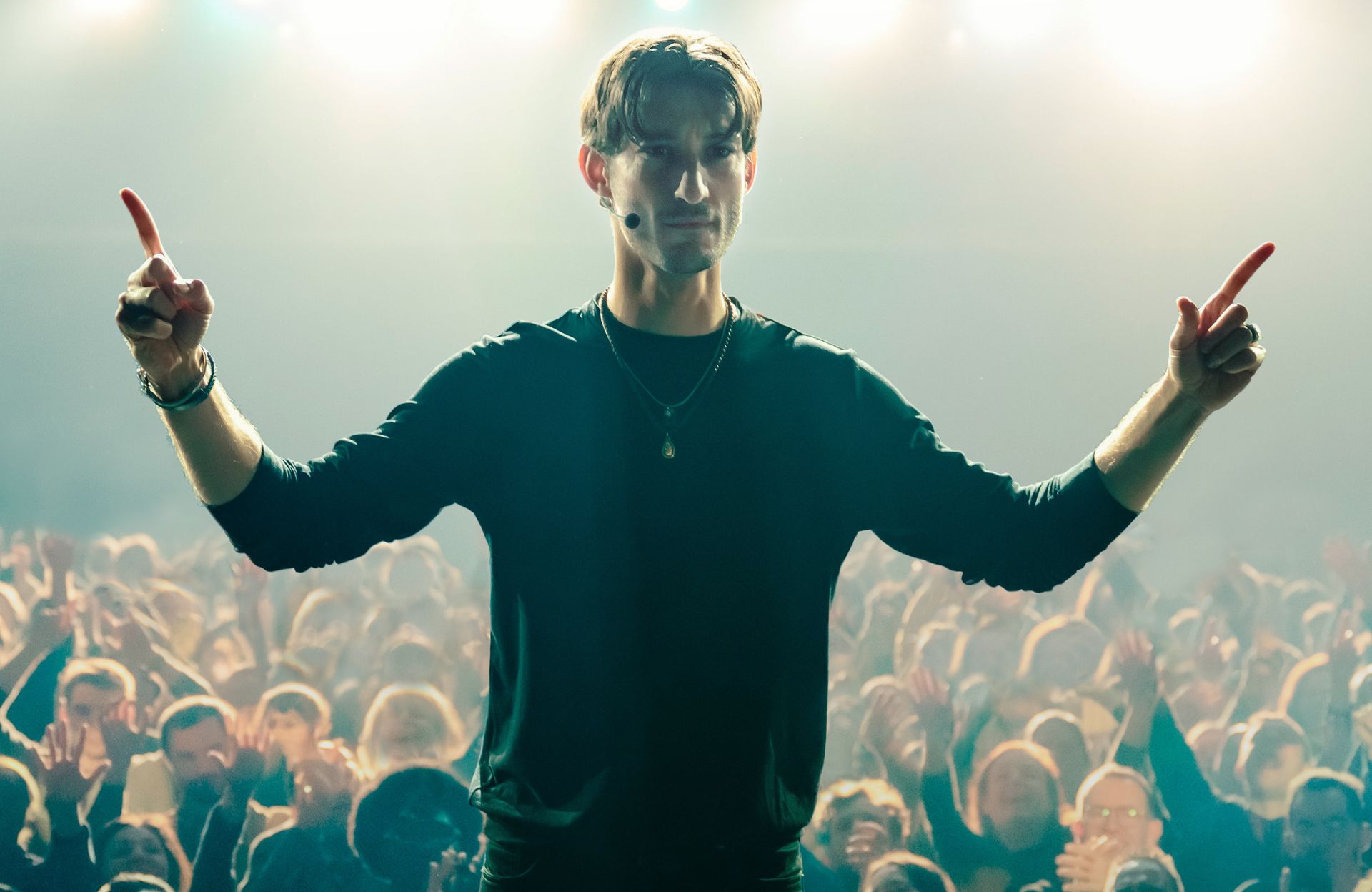 pierre niney dans gourou